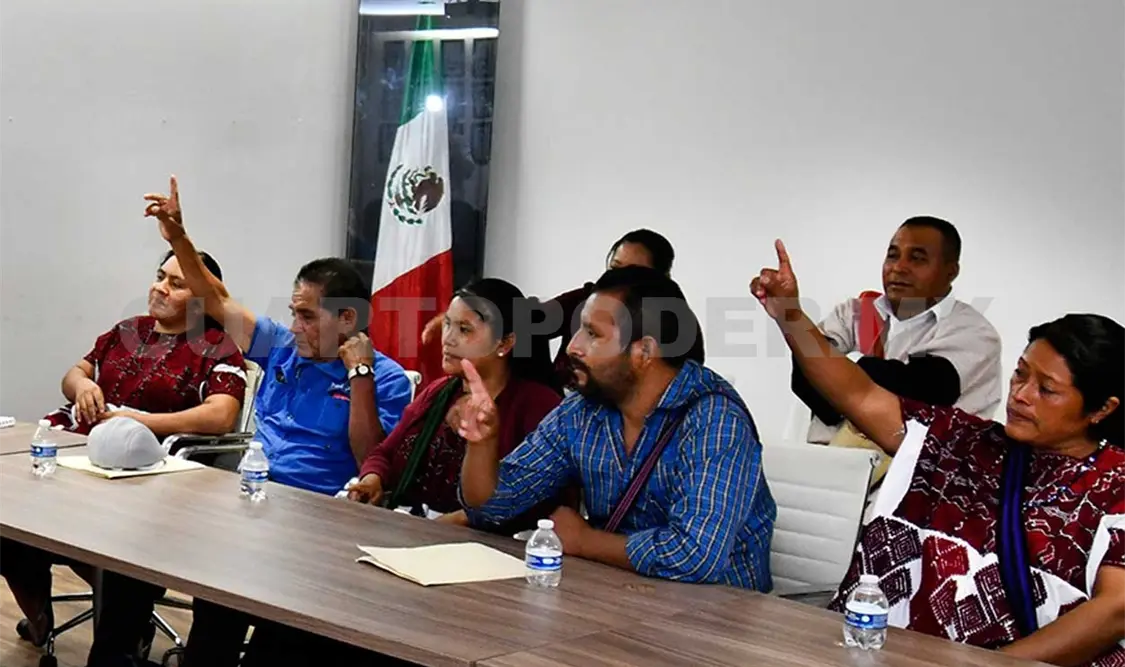 Se reúne Ismael Brito con el Concejo de Chalchihuitán