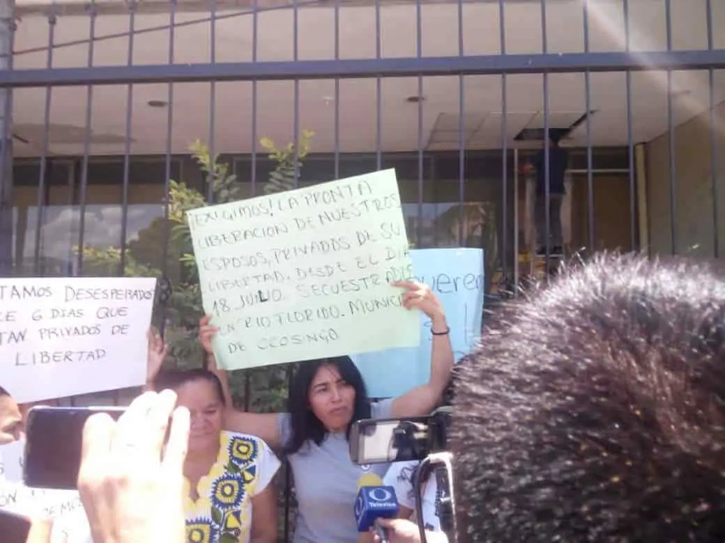 Piden la intervención de la GN para lograr la liberación de los elementos. CP