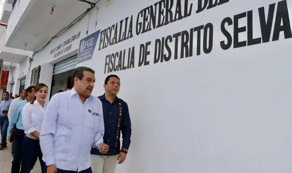 El fiscal general Jorge Luis Llaven Abarca, acompañado por el fiscal de Distrito, Darinel Niño Alegría. CP