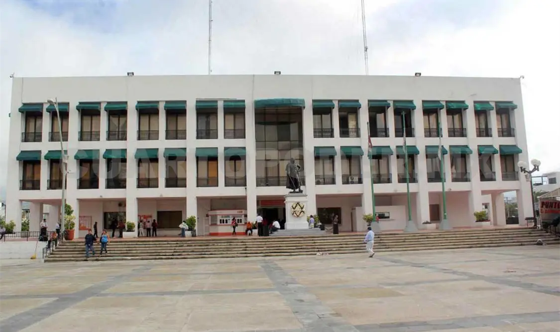 Ayuntamiento cumple a pensionados y jubilados
