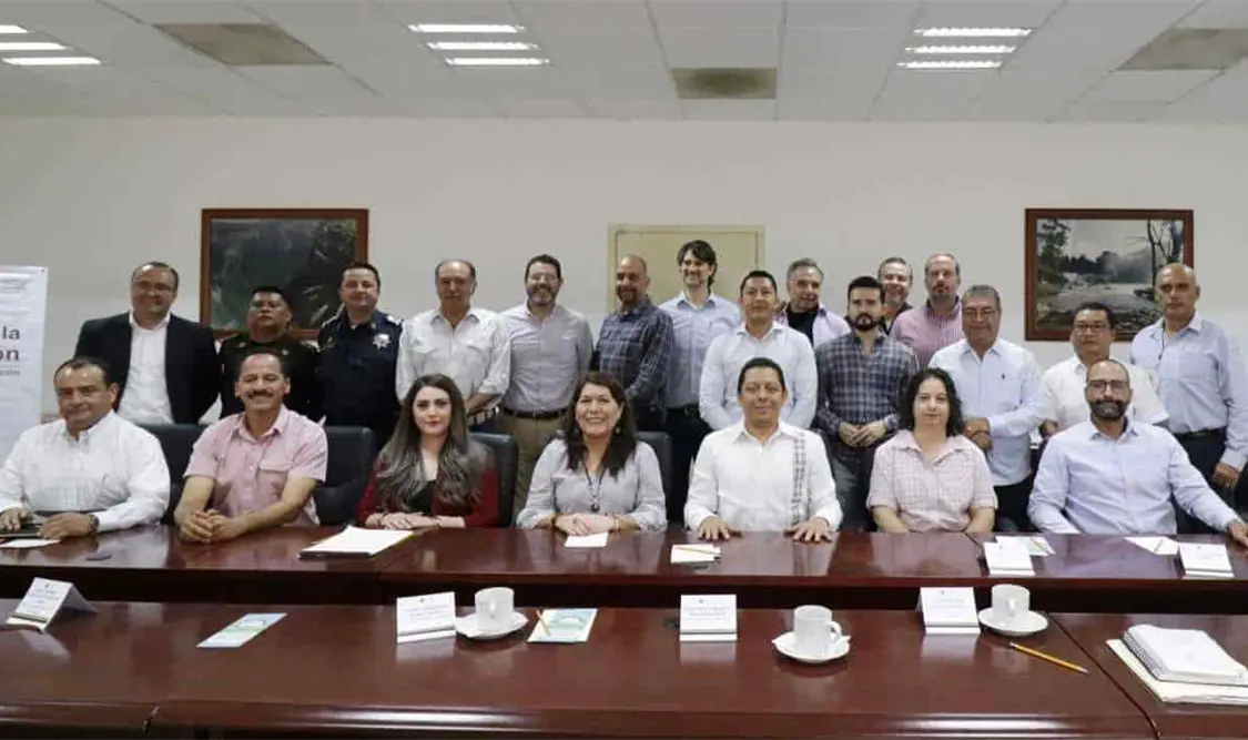 El fiscal general Jorge Luis Llaven Abarca se reúne con el sector empresarial de San Cristóbal de Las Casas. CP