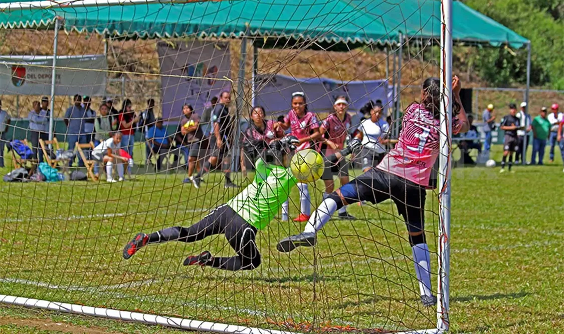 Tila cumple con la fase estatal del Futbol 6x6