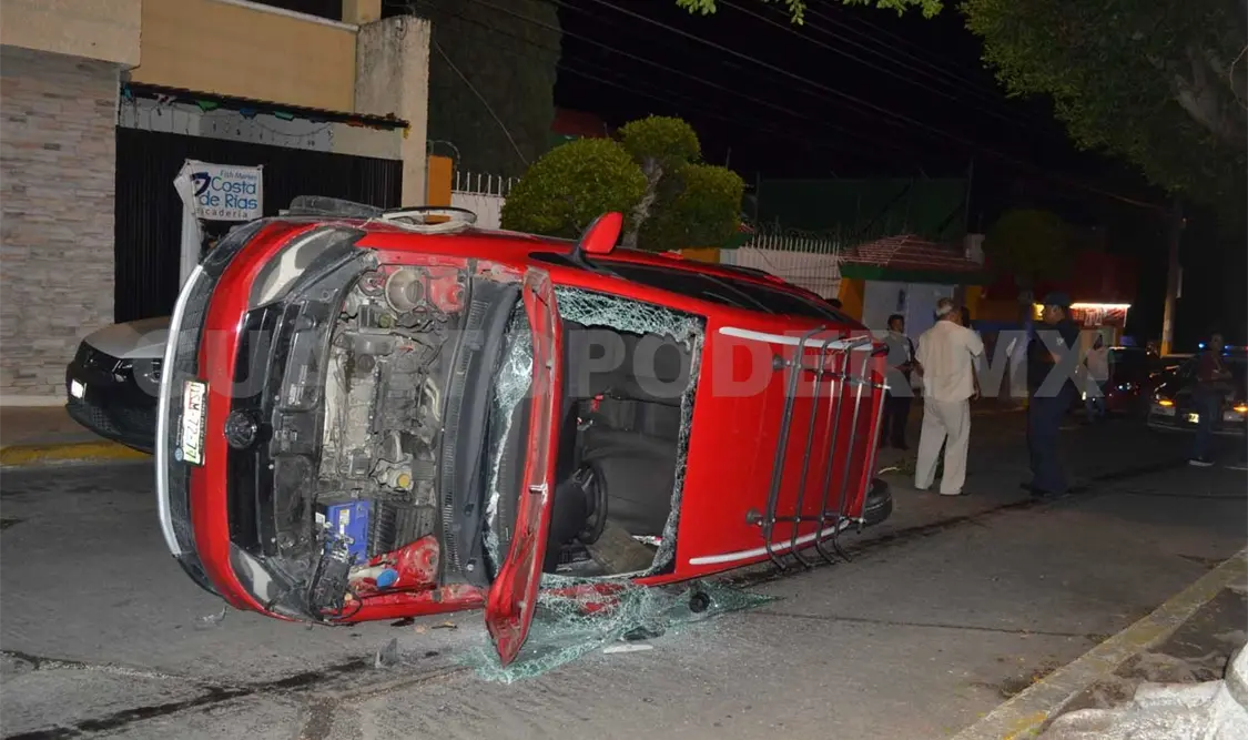 Volcó su camioneta en la colonia Vista Hermosa