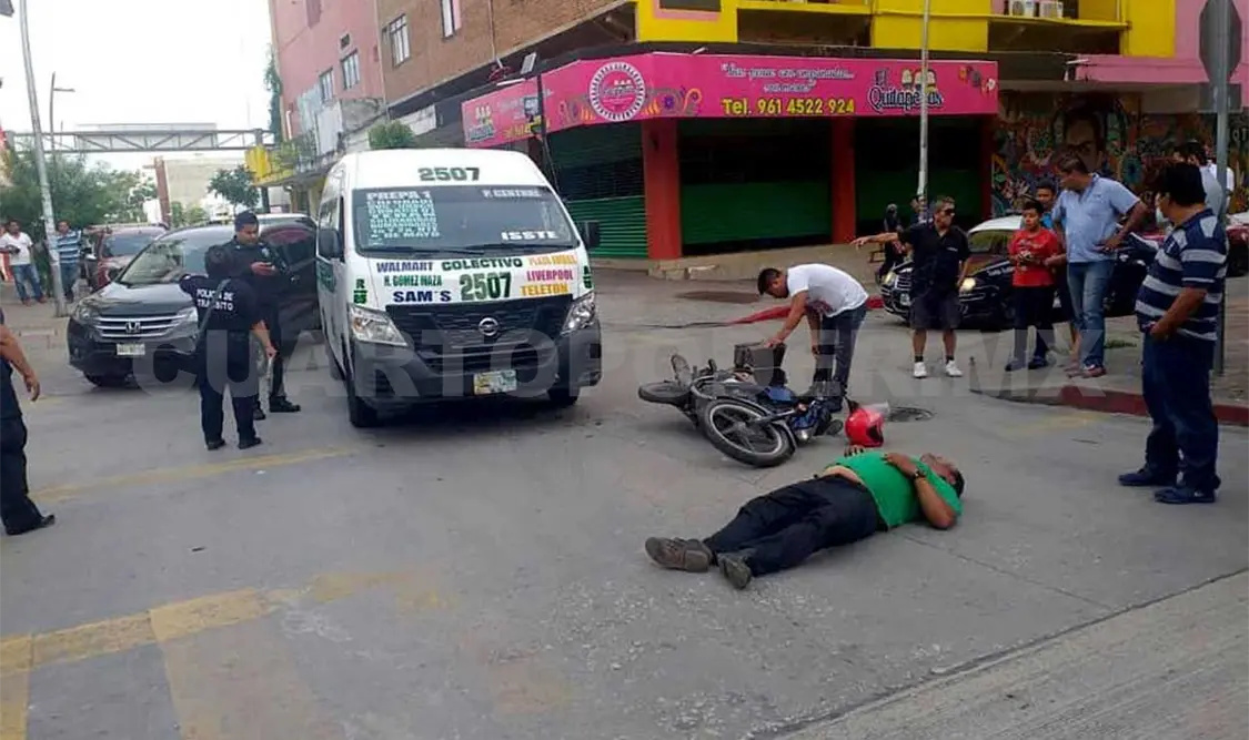 Motociclista lesionado al ser arrollado por colectivo