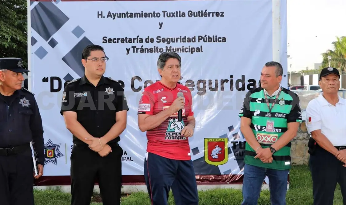 El edil capitalino resaltó el apoyo brindado de la Cadena Comercial Oxxo, en donde se reconoce el trabajo de los elementos. CP