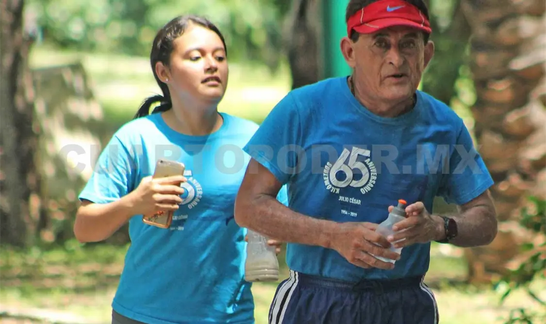 En su cumpleaños número 65, el veterano atleta chiapaneco conquistó una meta personal más. Cortesía