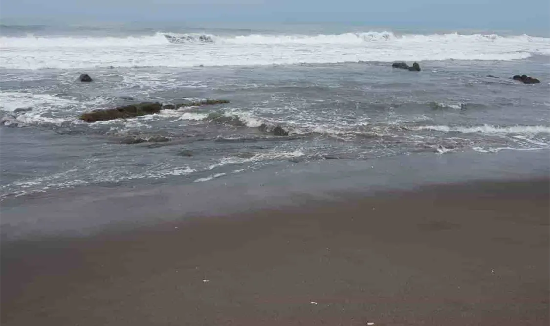 En diez años el mar ha penetrado unos 500 metros de tierra firme y no cesa. Rafael Victorio / CP