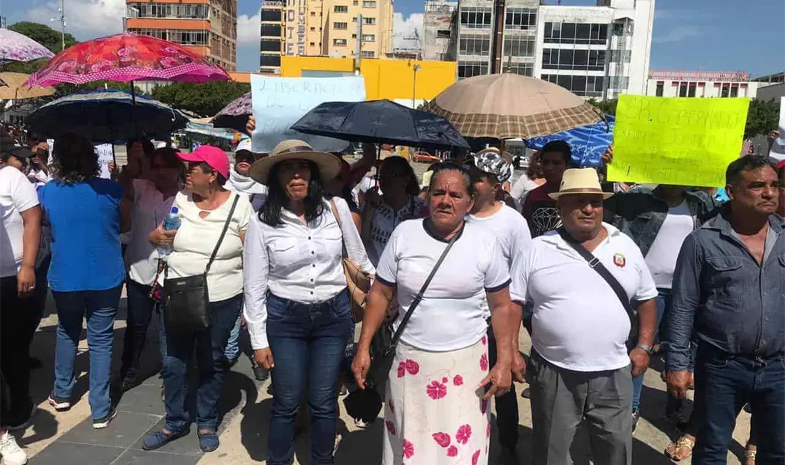 “Doy la vida por la libertad de mi hijo”, exclamó una de las madres de los cinco policías retenidos. Guillermo Ramos / CP