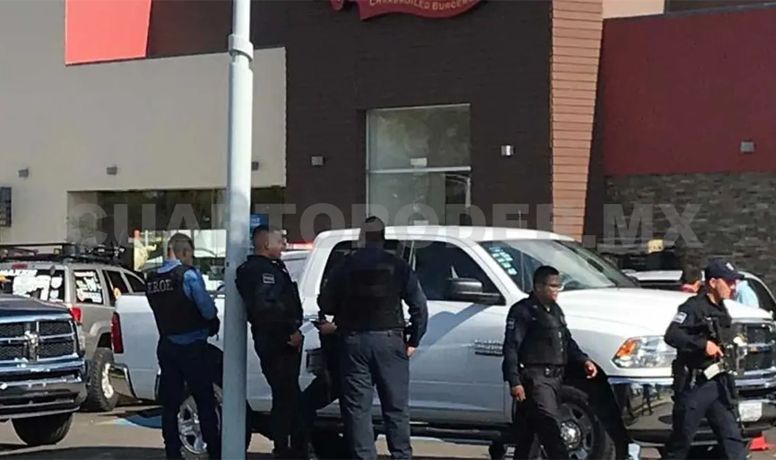 Enfrentamiento en plaza comercial deja 2 muertos