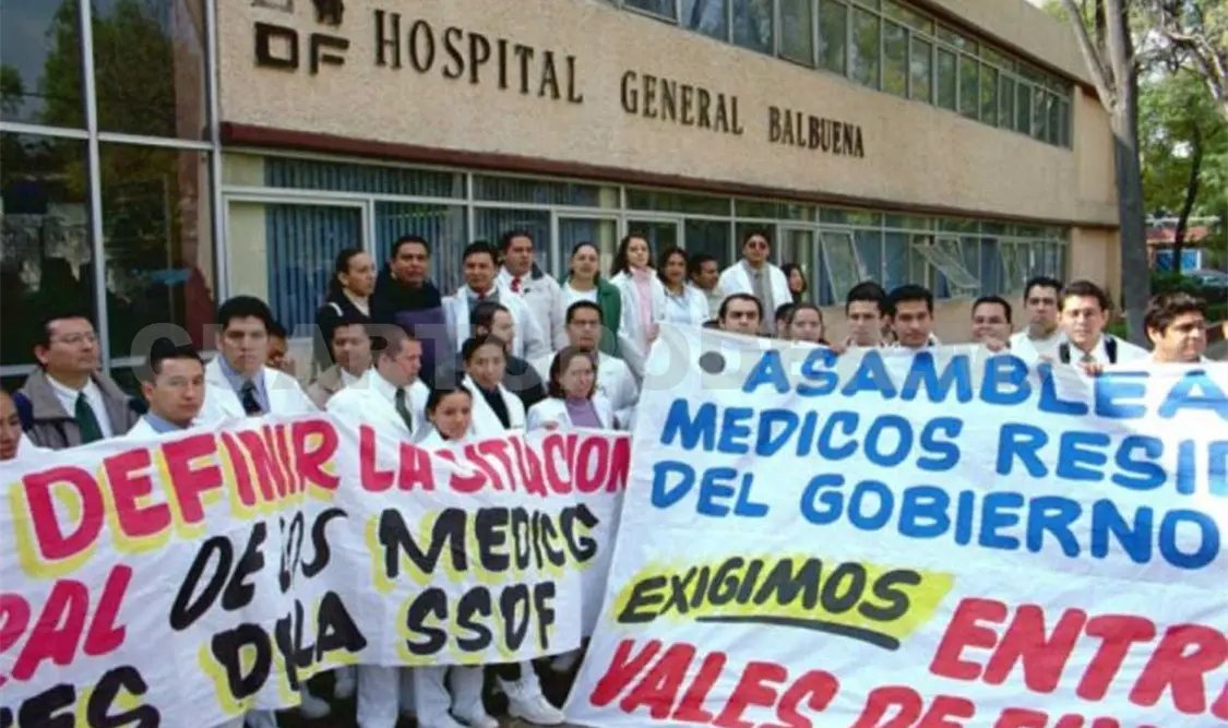 Pasantes de medicina no desisten