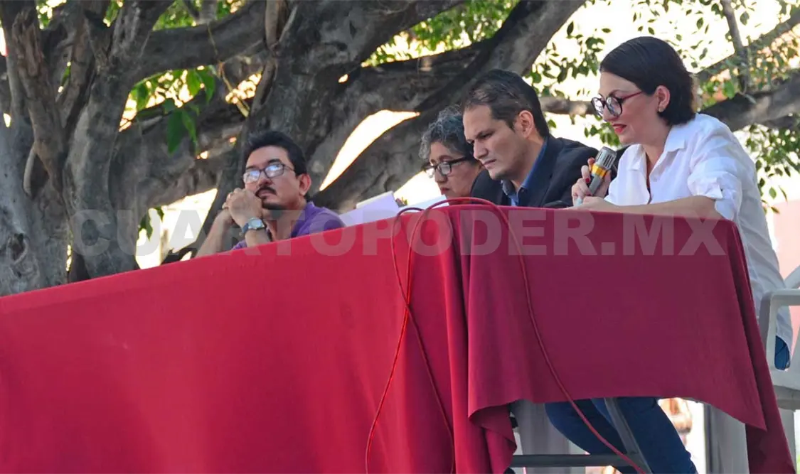 La tercera mesa, con René Morales, Sofía Mireles Gavito y José Luis Castro Aguilar. Darwin Mendoza