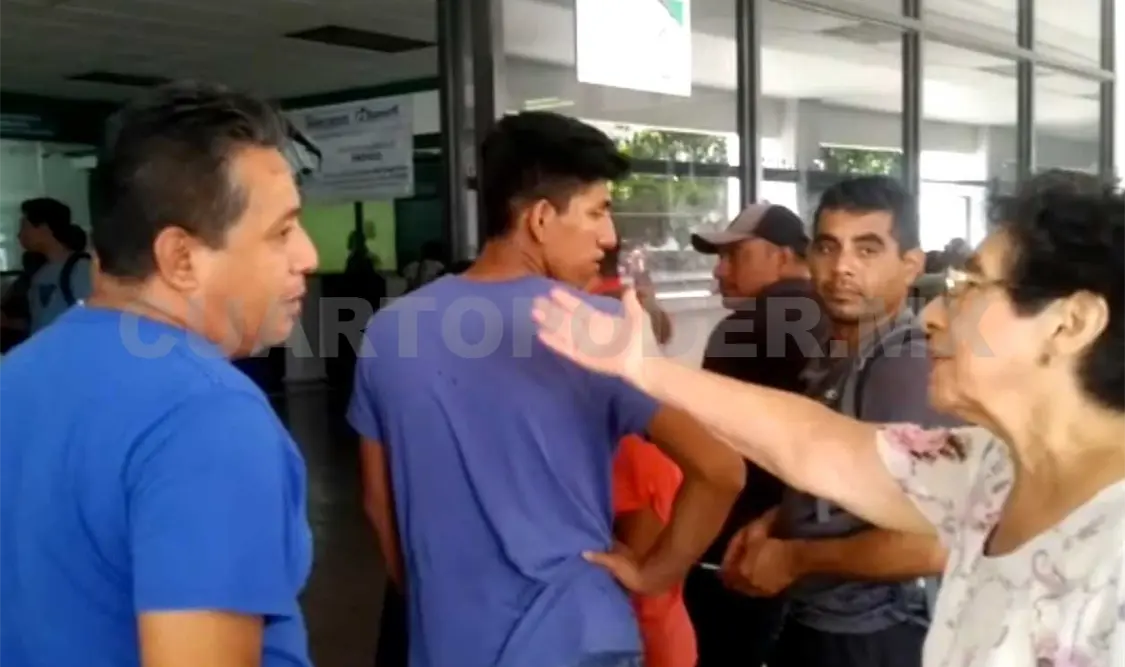 Denuncian desorganización para entrega de Bienestar