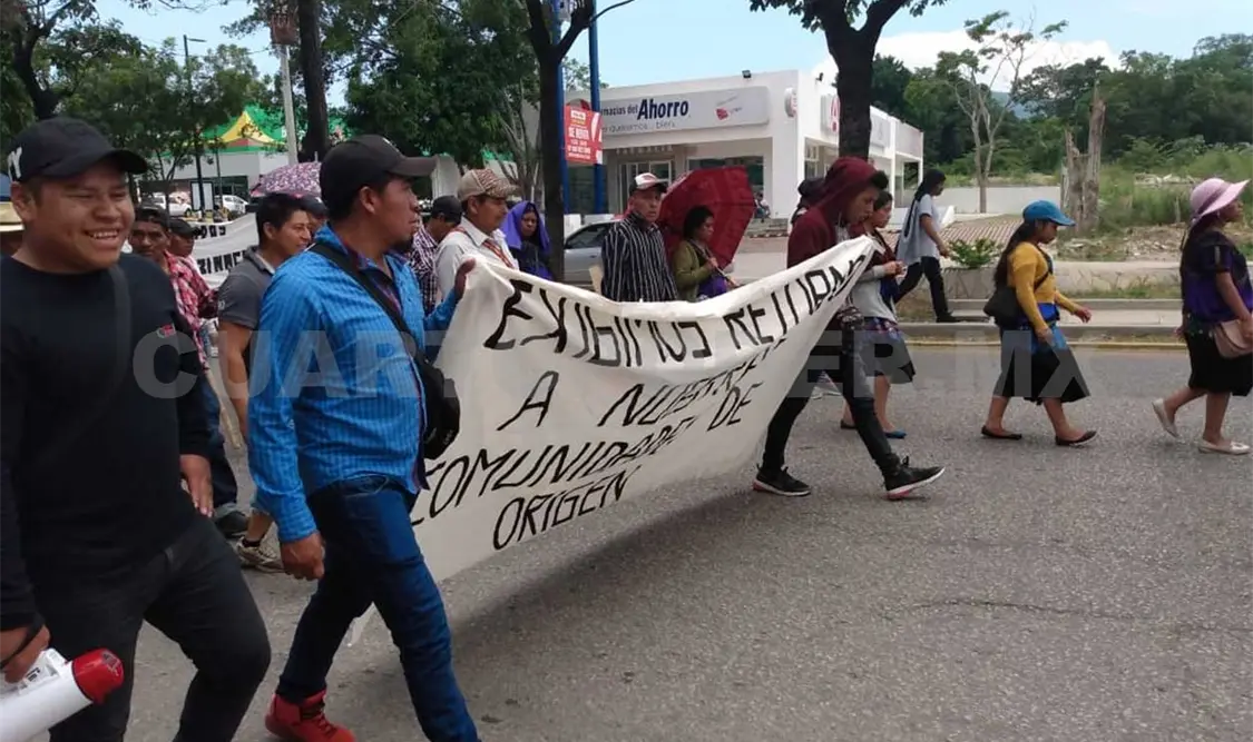 El grupo que conforma la caravana marchan hacia el centro del país. CP