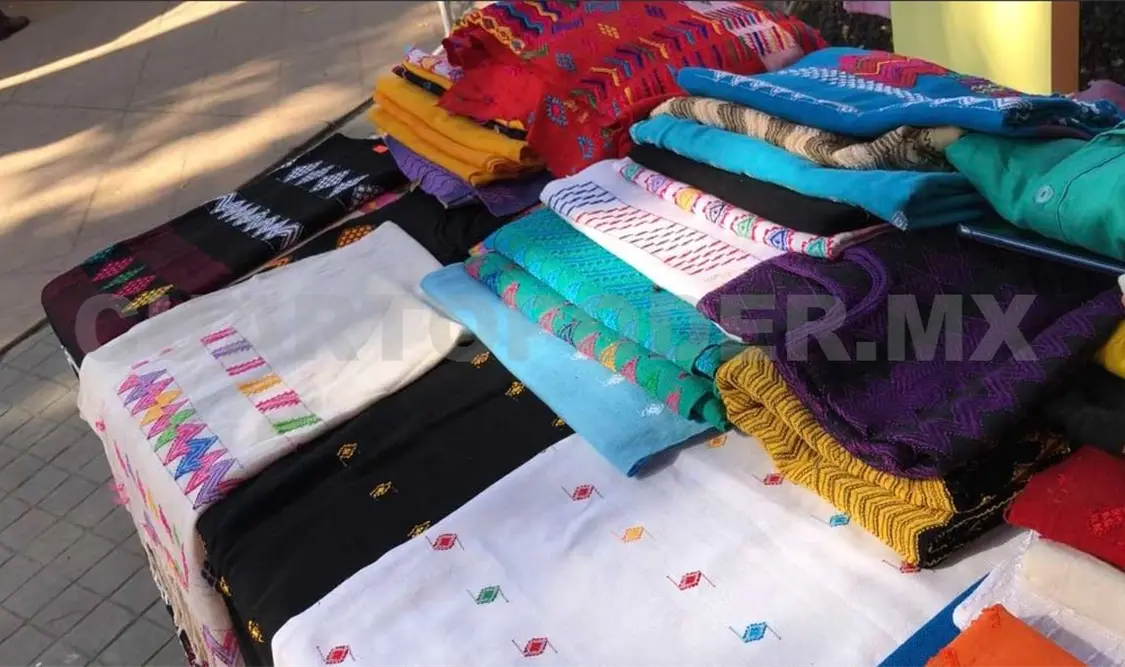 Artesana imparte clases de Telar de Cintura y Bordado