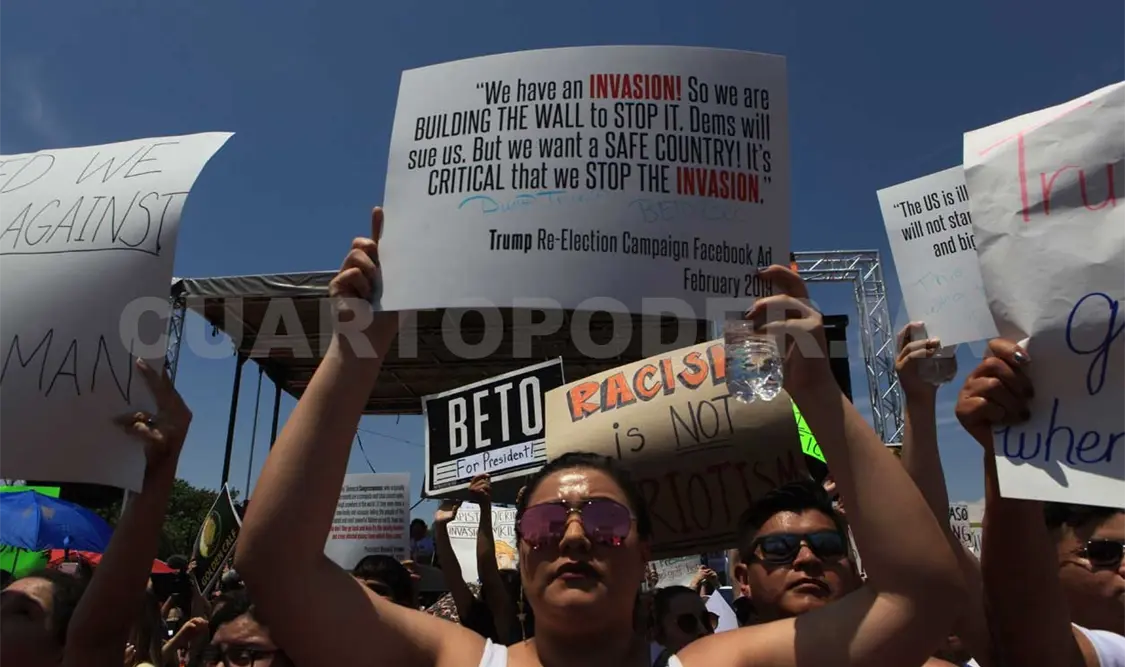 En medio de protestas, Trump llega a El Paso