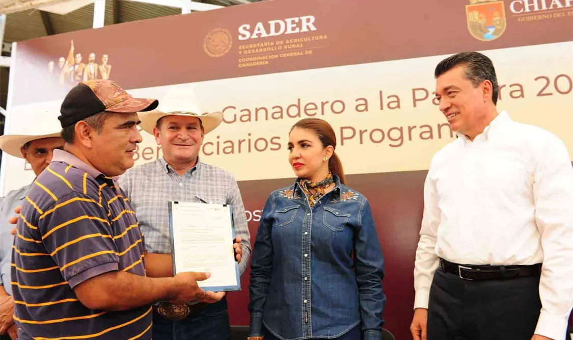 Con la entrega de sementales se refrenda la confianza en la gente que durante años se ha dedicado a esta actividad ganadera, aseguró el gobernador. Cortesía