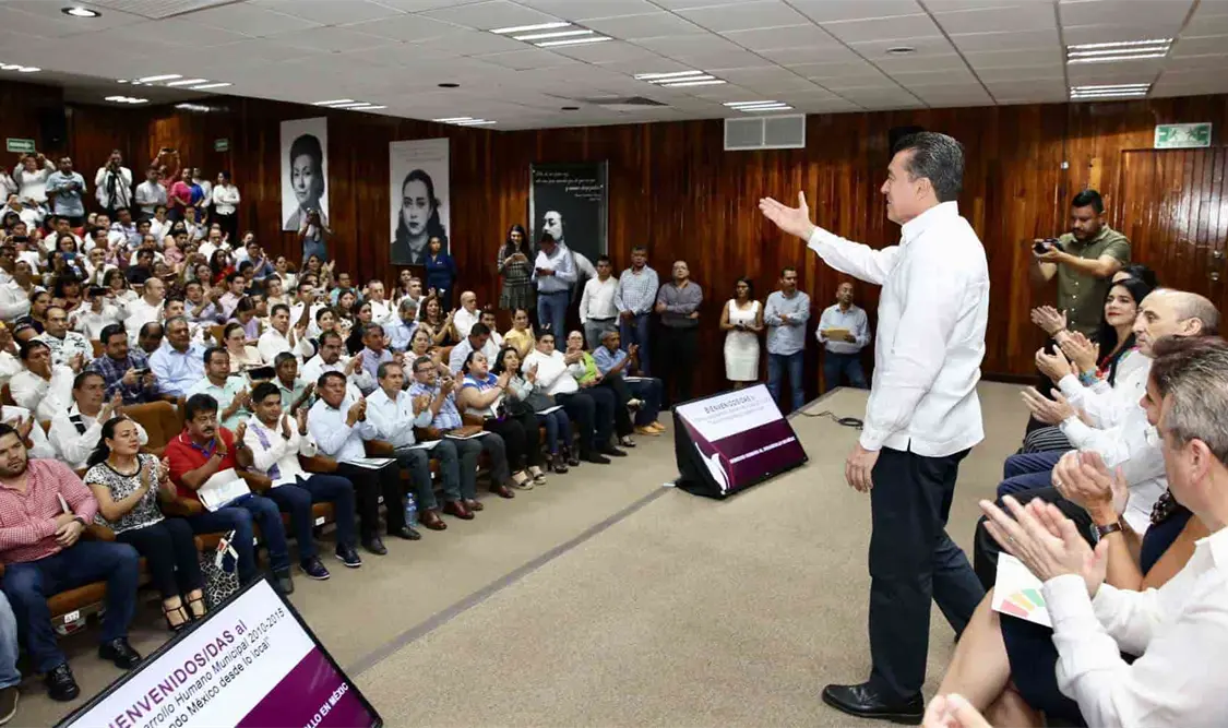 El gobernador presenció el Informe de Desarrollo Humano Municipal 2010-2015. Transformando México desde lo local, del PNUD. CP