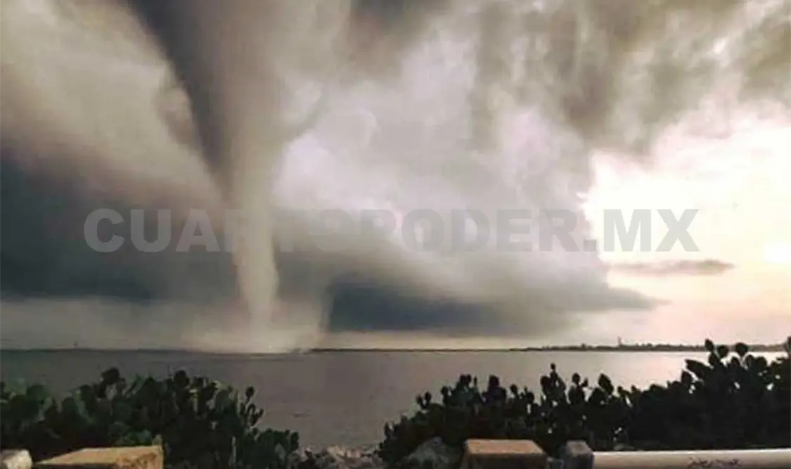 Se registra tromba marina sobre el río Coatzacoalcos