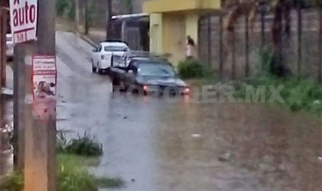 Fuertes lluvias inundan Huixtla