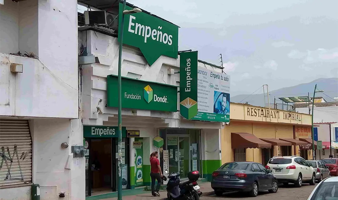 El empresario pidió a las personas leer muy bien su contrato para que no tengan problemas en recuperar su prenda. William Chacón / CP