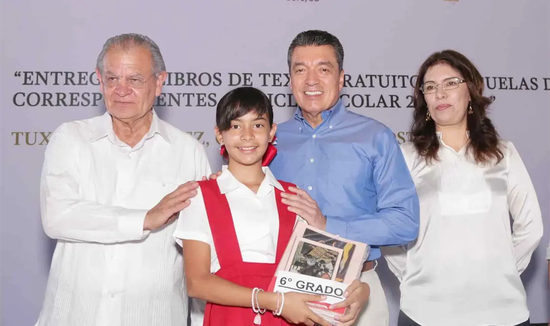 El gobernador Rutilio Escandón inició la entrega de 10 millones 122 mil libros de texto gratuitos para las escuelas públicas de nivel básico. CP