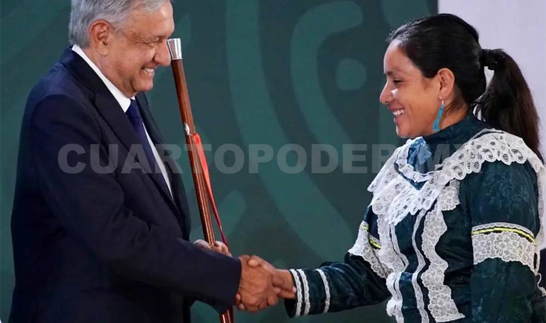 Entregan a López Obrador conclusiones de foros
