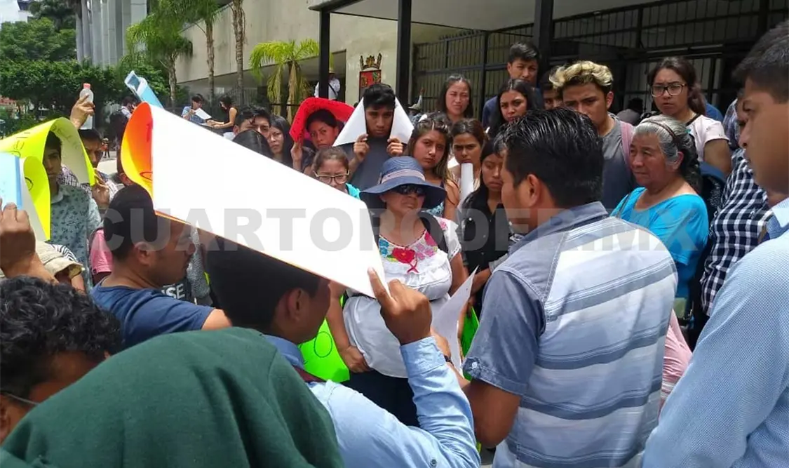 Aspirantes a normalistas piden ampliación de matrículas
