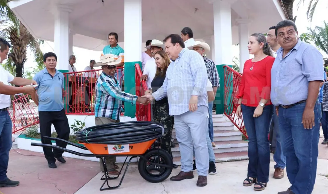 El alcalde Mariano Rosales Zuarth rescata los espacios para brindar esparcimiento a los habitantes de las comunidades. CP