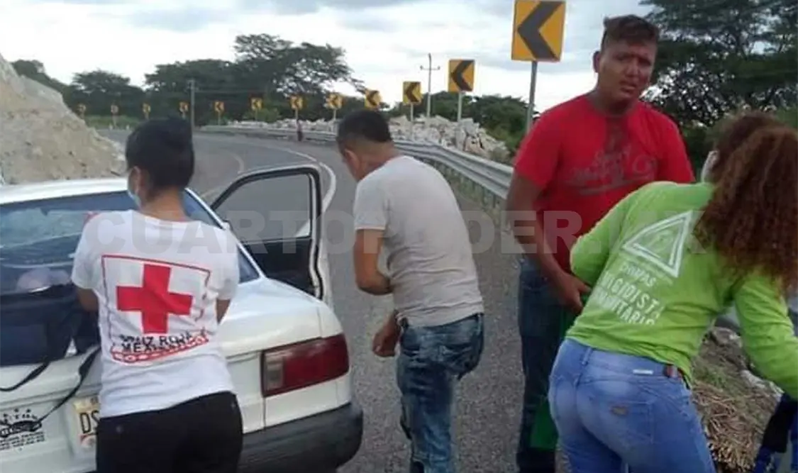 Los conductores fueron auxiliados y posteriormente llevados de urgencia a un nosocomio, donde se reportó que uno de ellos se encuentra grave. Noel Vázquez / CP