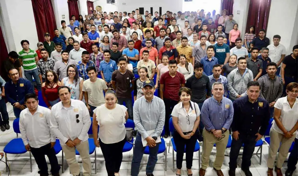El rector Carlos F. Natarén Nandayapa dio la bienvenida a los alumnos de ingreso al ciclo escolar agosto-diciembre 2019. CP