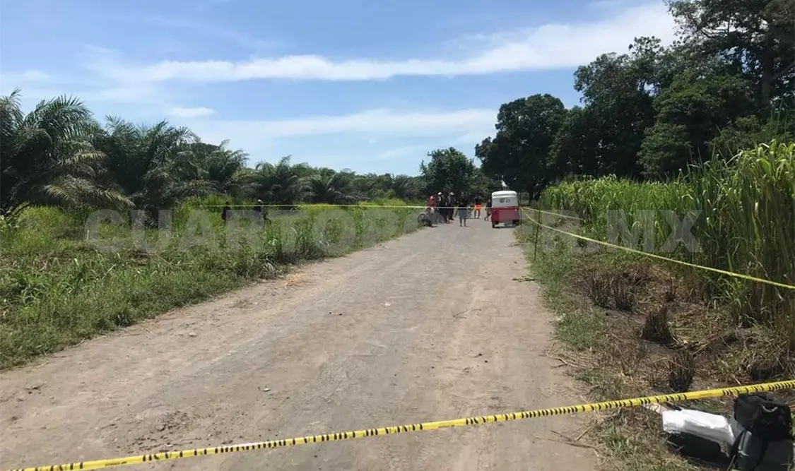 Encuentran a hombre asesinado entre la maleza