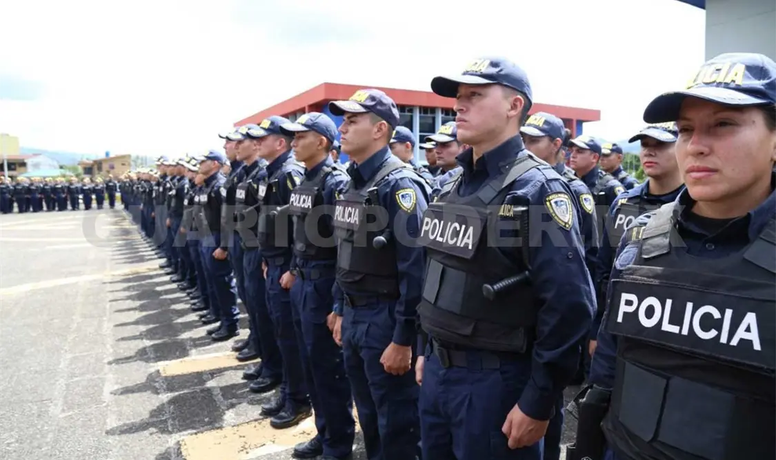 Hay déficit de casi 30% de policías: AMLO