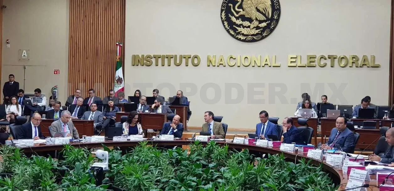 Morena rompe récord en sanciones por opacidad