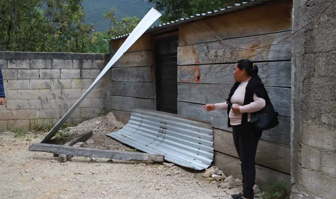 El desprendimiento de algunas láminas causó la intensa racha de viento. Elio Henríquez / CP