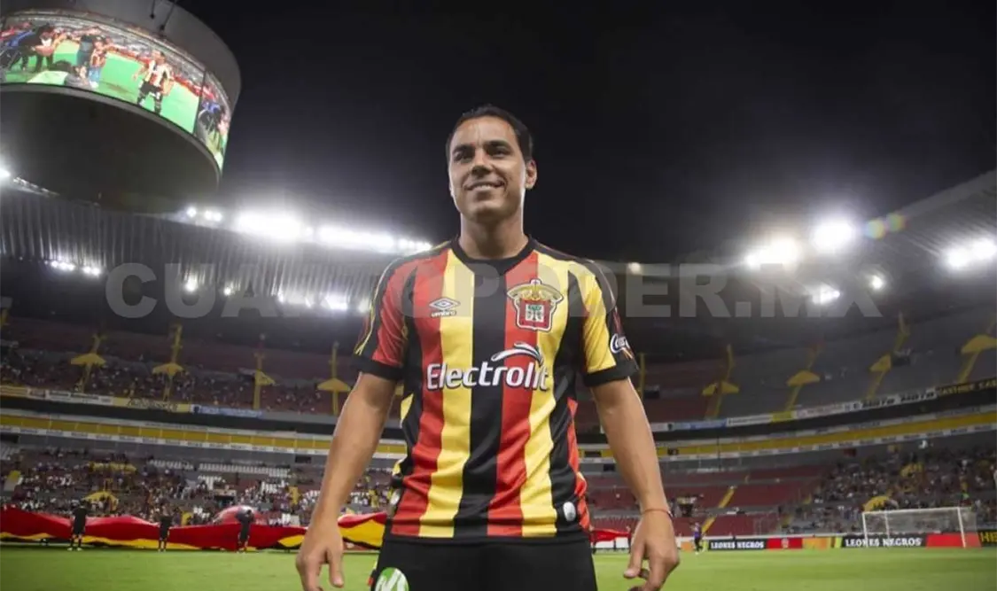 Omar Bravo volvió al Futbol por promesa