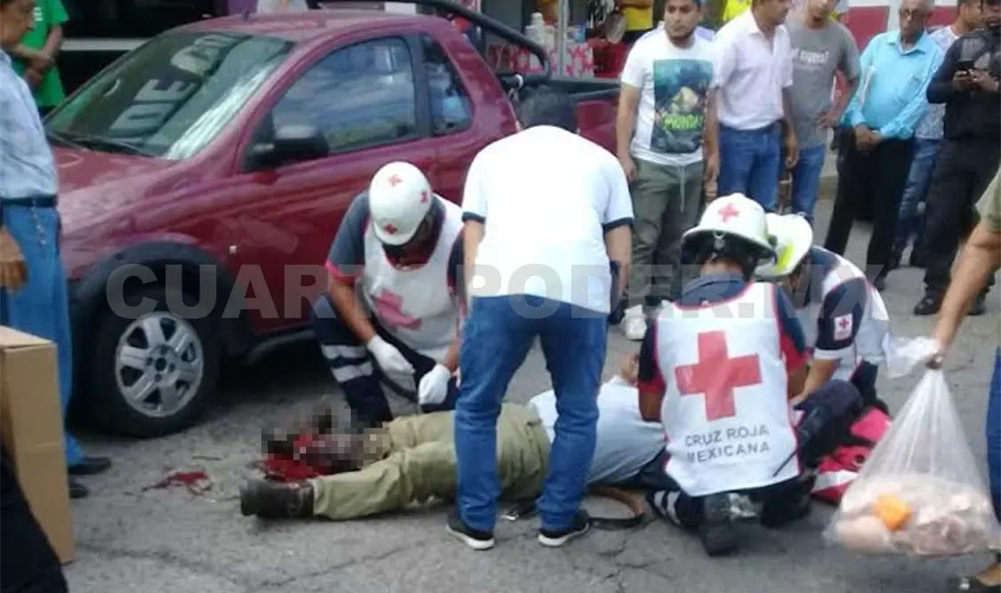 Motorista se estrella contra un colectivo