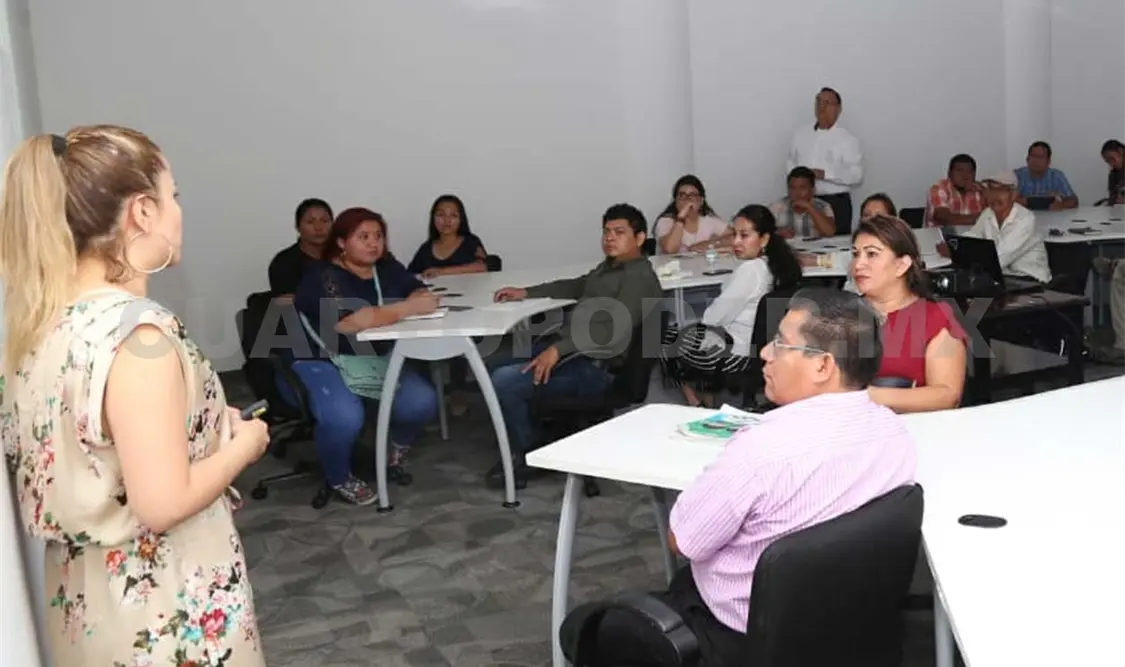 Capacitan a empresarios para que se digitalicen