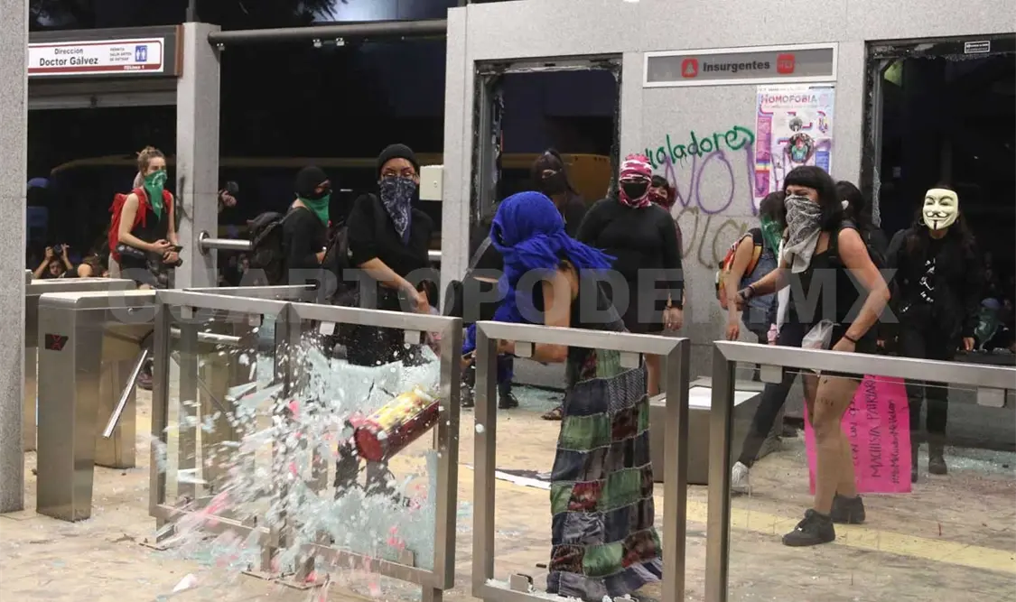 Marcha de mujeres acaba en actos vandálicos