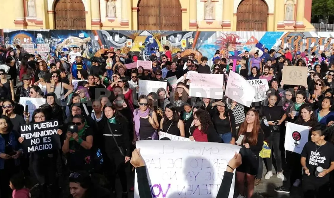 Mujeres protestan contra feminicidios