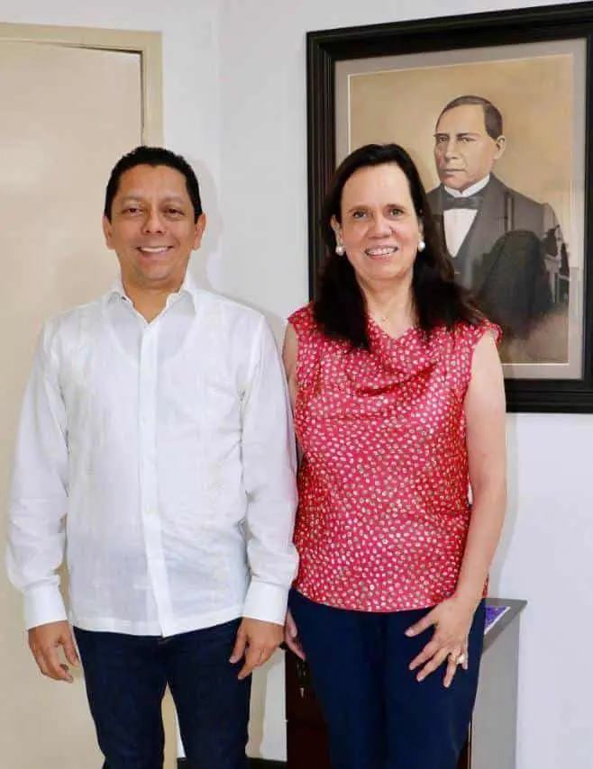 El fiscal general y María de la Luz Mijangos Borja, titular de la Fiscalía Especializada en Combate a la Corrupción de la FGR. CP