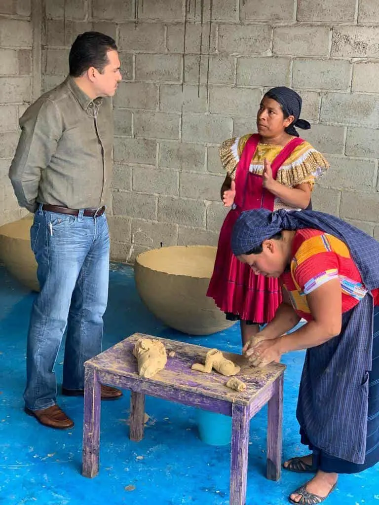 Reitera legislador su compromiso para mejorar la vida de los sectores más vulnerables. Cortesía