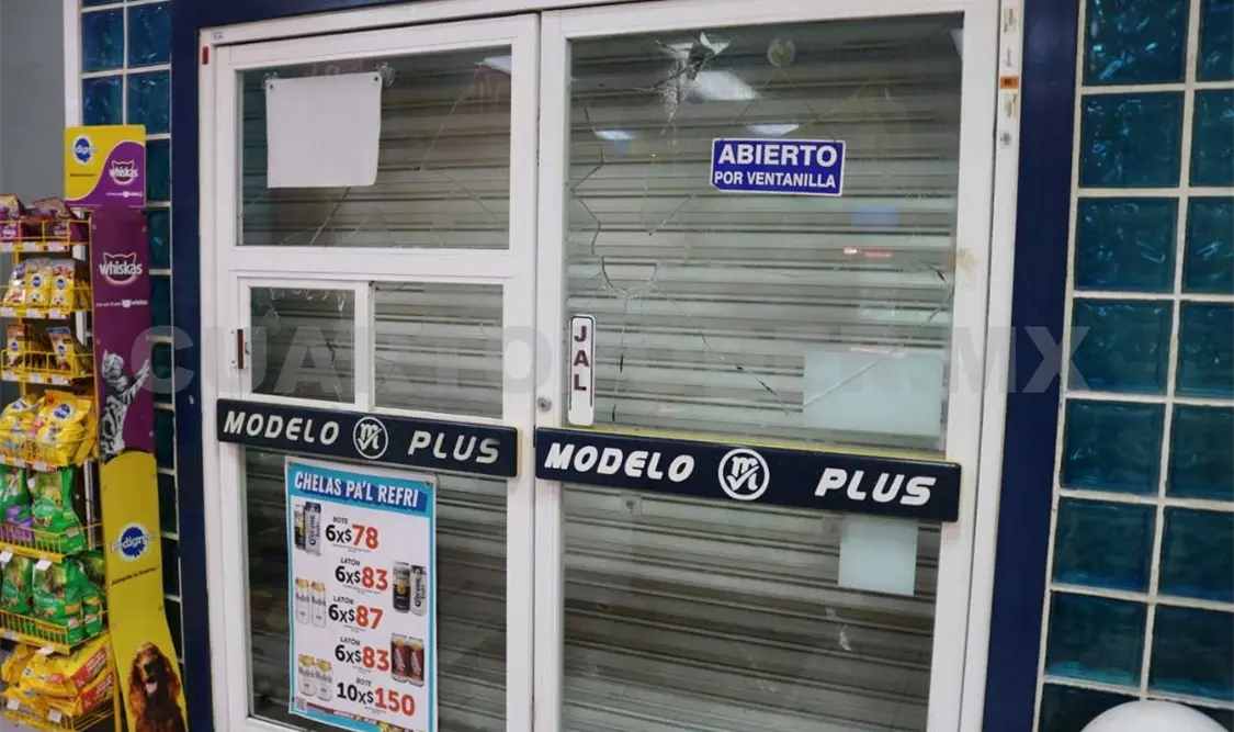 Causan destrozos en tienda y huyen