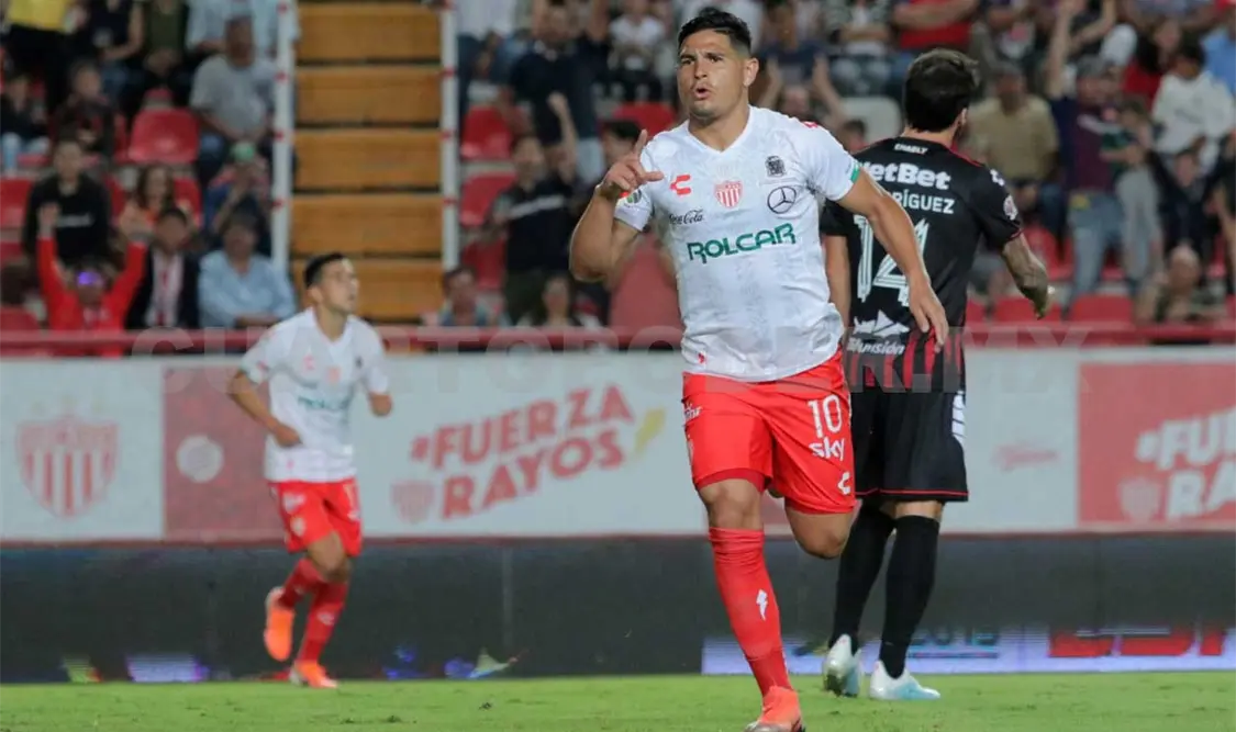 El Rayo quitó el invicto a Santos; Gallos es el líder