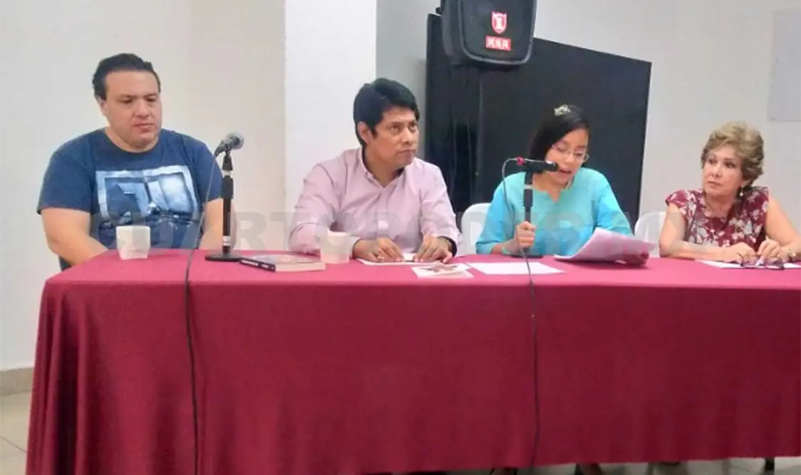 La actividad permitió que los integrantes del club de lectura Pequeños Escritores tuvieran contacto con el público y expusieran sus trabajos. Cortesía