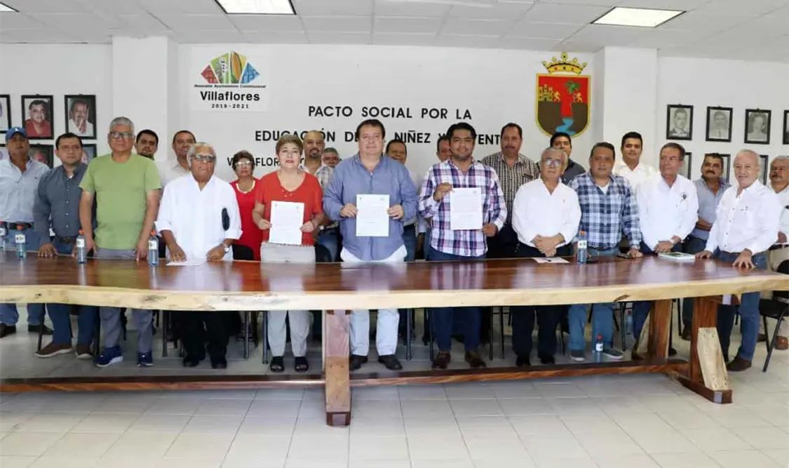 El presidente municipal invitó al magisterio a asumir el papel responsable de transformar al país. Cortesía