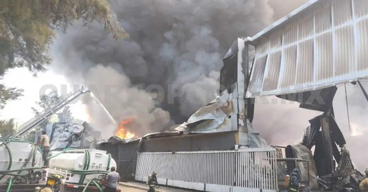 Se registra incendio en fábrica de plásticos