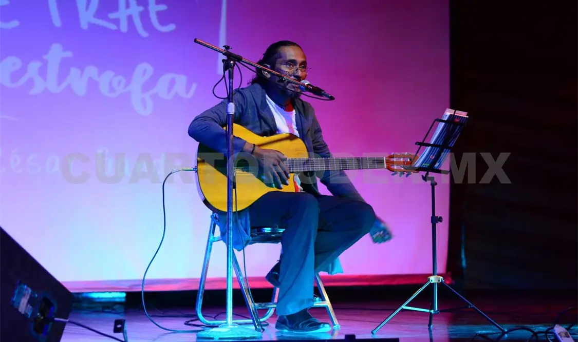 César Gandhi trae el verso a la boca