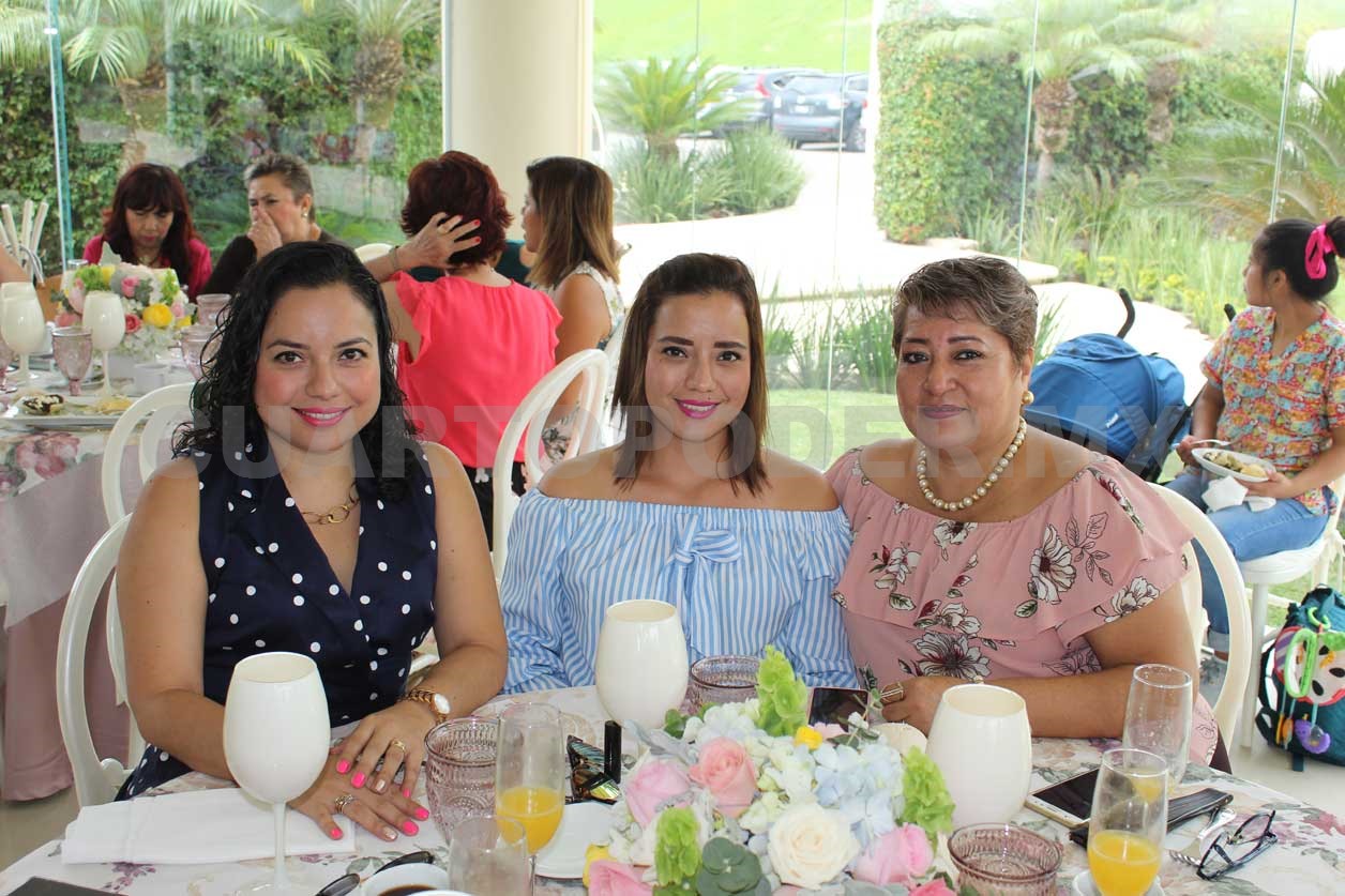 Socorrito celebró con amigas