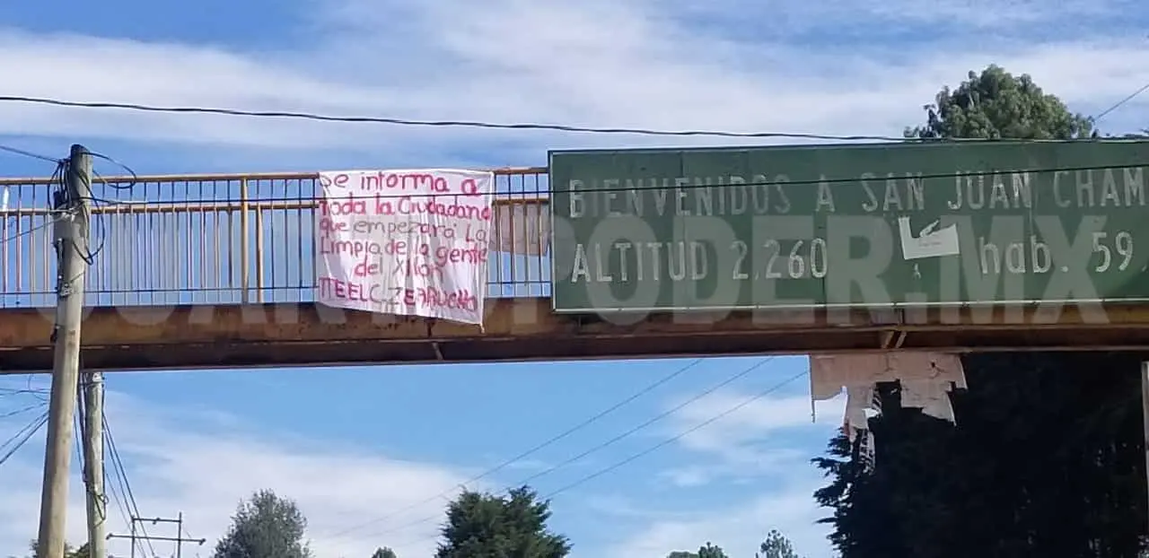 1.- La manta fue colocada en un puente peatonal en la entrada del municipio de San Juan Chamula. CP