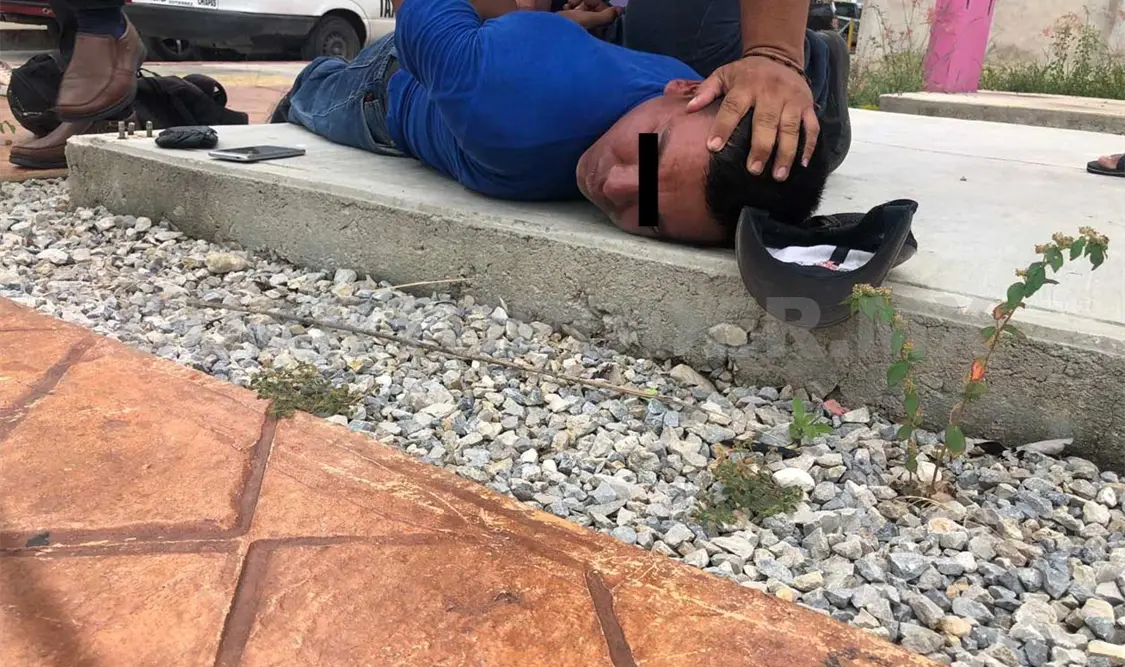 Ladrón golpea a dama para robarle su celular; fue detenido